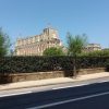La façade de l'Hôtel du Palais de Biarritz vue depuis l'avenue de l'Impératrice