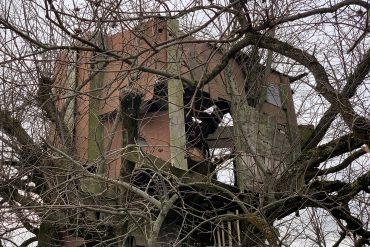 Cabane perchée dans les arbres, hébergement insolite en France
