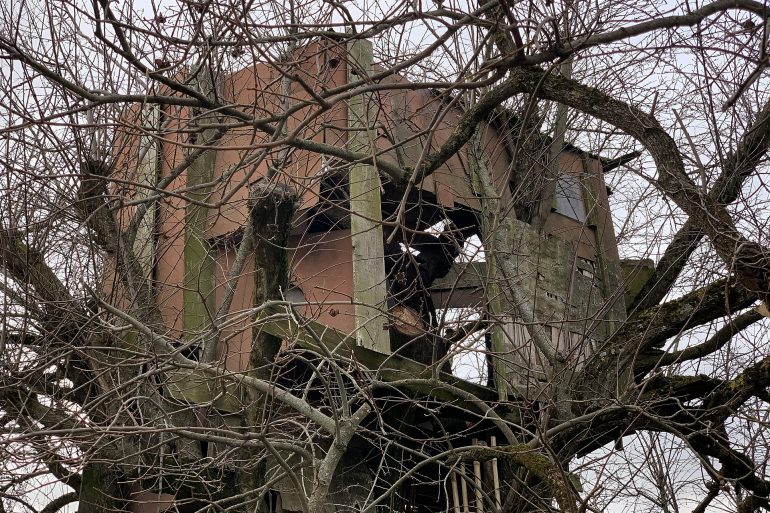 Cabane perchée dans les arbres, hébergement insolite en France