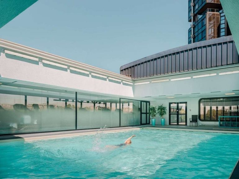 Canicule à Paris : où dormir au frais sans payer un palace (hôtels climatisés avec piscine)