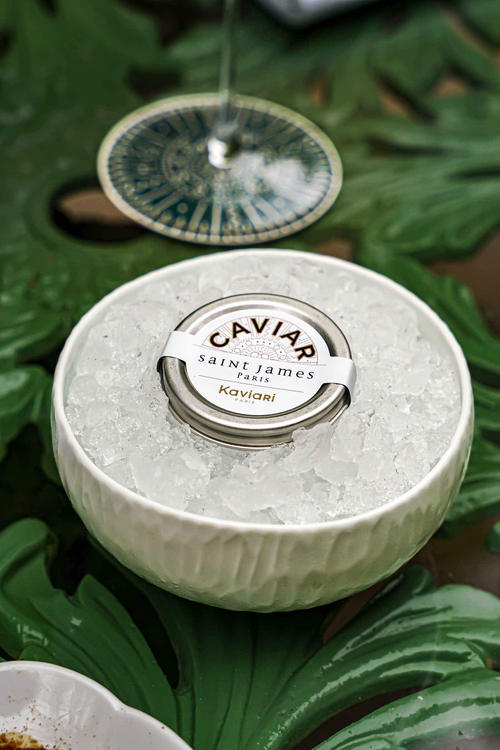 Boîte de caviar Kristal Kaviari servie au Saint James Paris