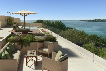 Terrasse d'une suite penthouse du Mandarin Oriental Punta Negra, Majorque, avec piscine privée et vue sur la Méditerranée