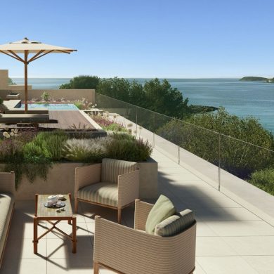 Terrasse d'une suite penthouse du Mandarin Oriental Punta Negra, Majorque, avec piscine privée et vue sur la Méditerranée