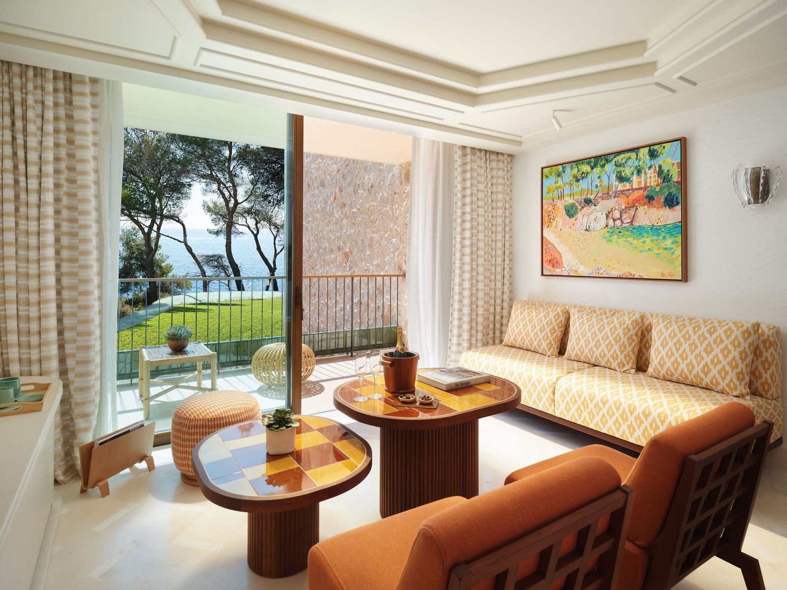 Salon d'une suite vue mer du Mandarin Oriental Punta Negra, Majorque