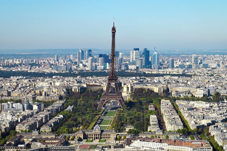 Vue panoramique sur les toits de Paris