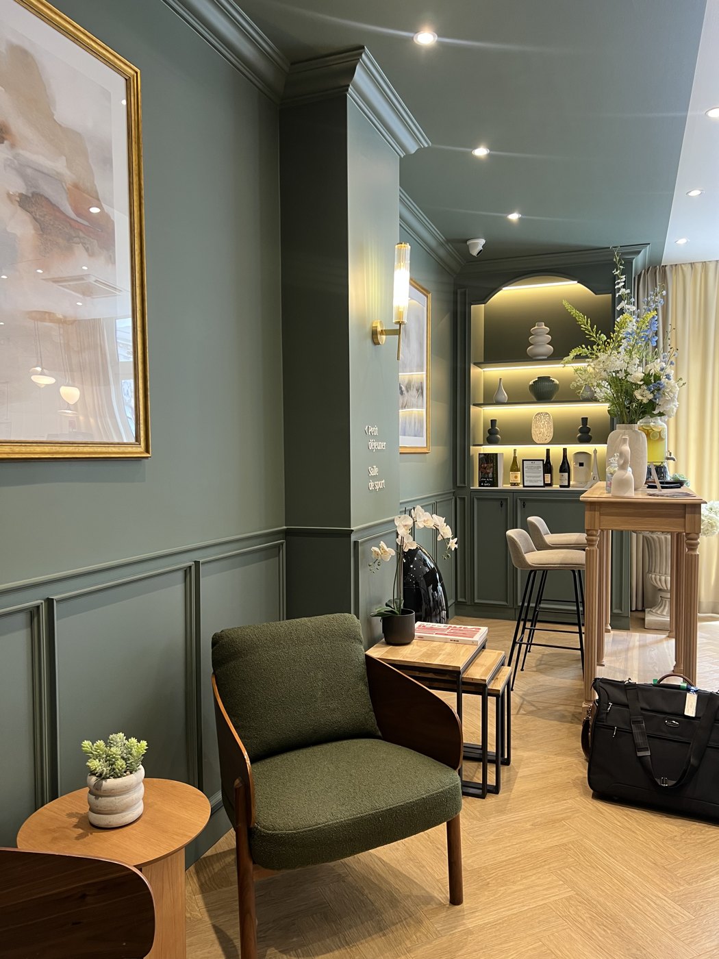 Salon aux boiseries vertes du Mercure Paris Bastille Marais