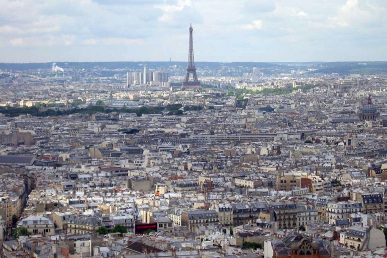 Vue panoramique de Paris depuis la basilique du Sacré-Cœur à Montmartre