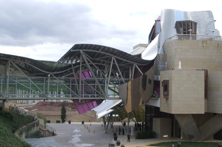Hôtel Marqués de Riscal signé Frank Gehry, icône du design hôtelier