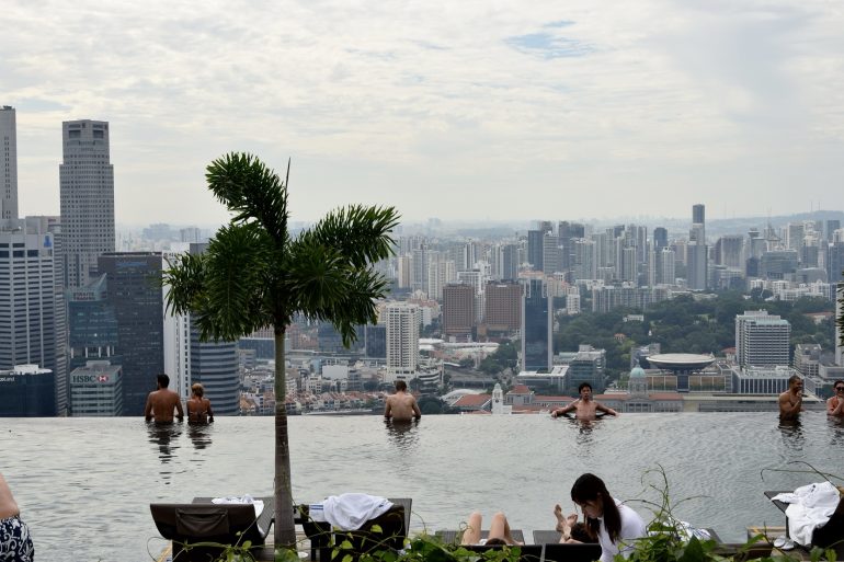 La piscine à débordement du SkyPark de Marina Bay Sands à Singapour