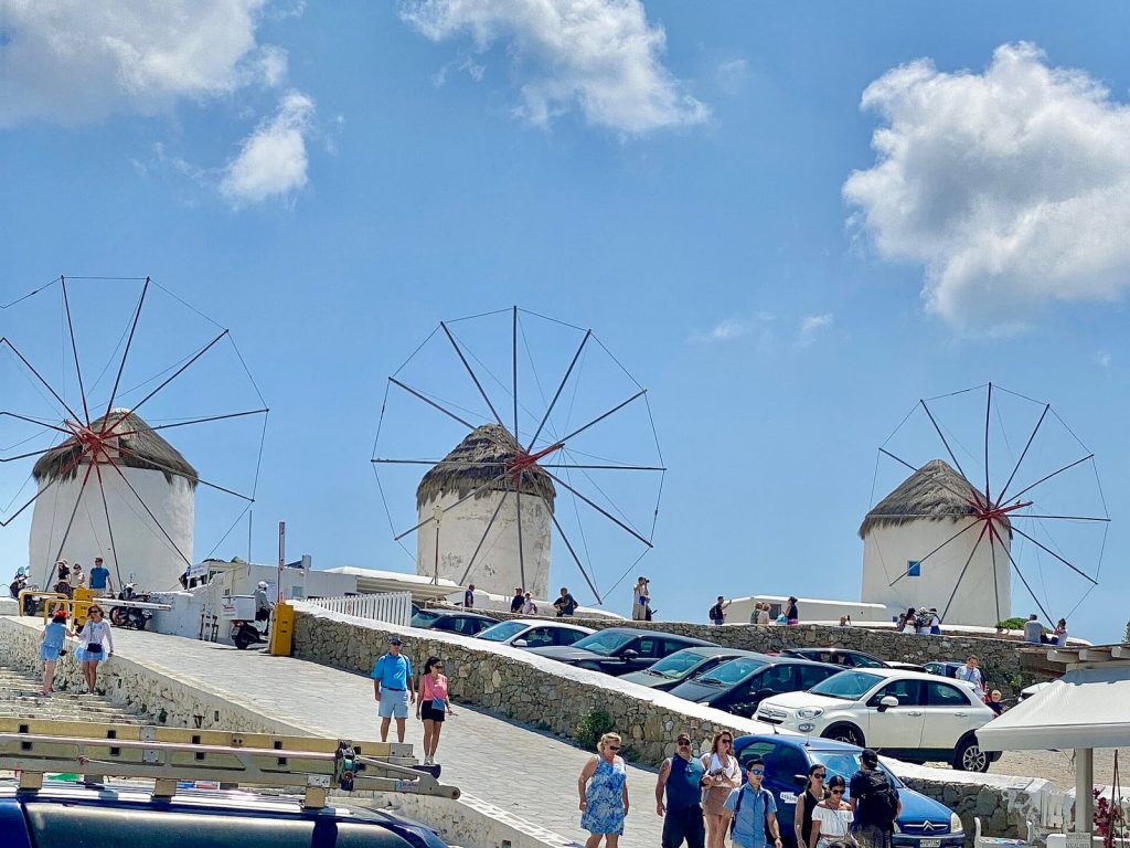Santorin ou Mykonos : quelle île grecque choisir en 2026 ?