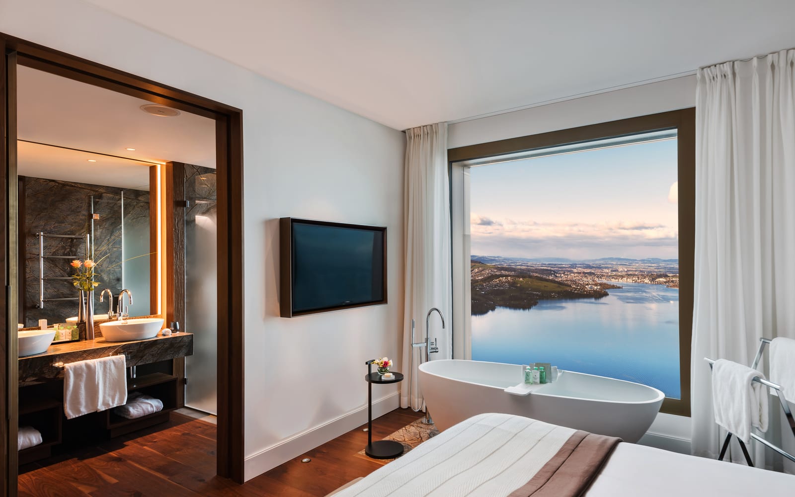 Suite avec vue sur le lac au Bürgenstock Hotel & Alpine Spa