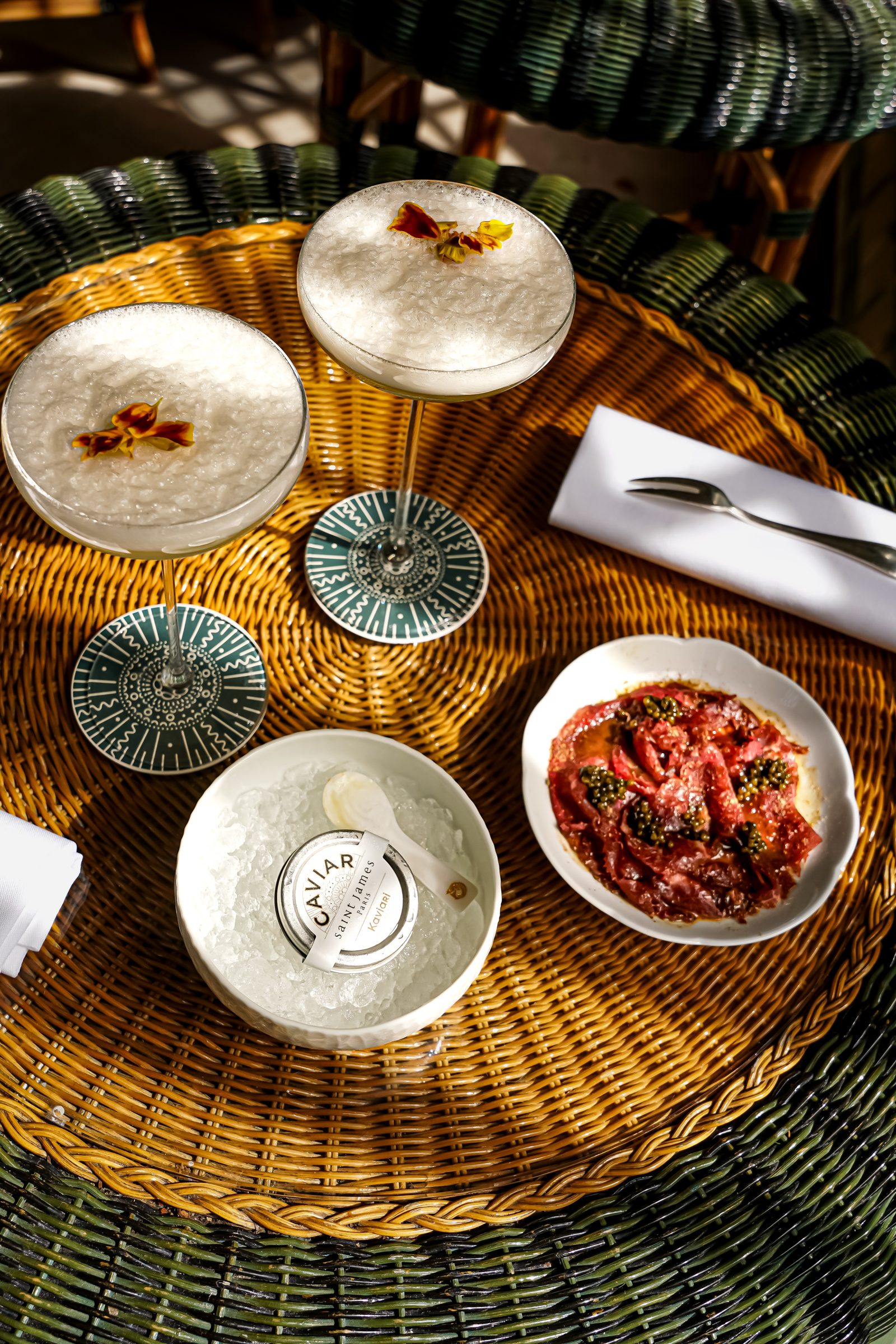 Service de caviar Kaviari de l’expérience Un Grain de Folie au Saint James Paris
