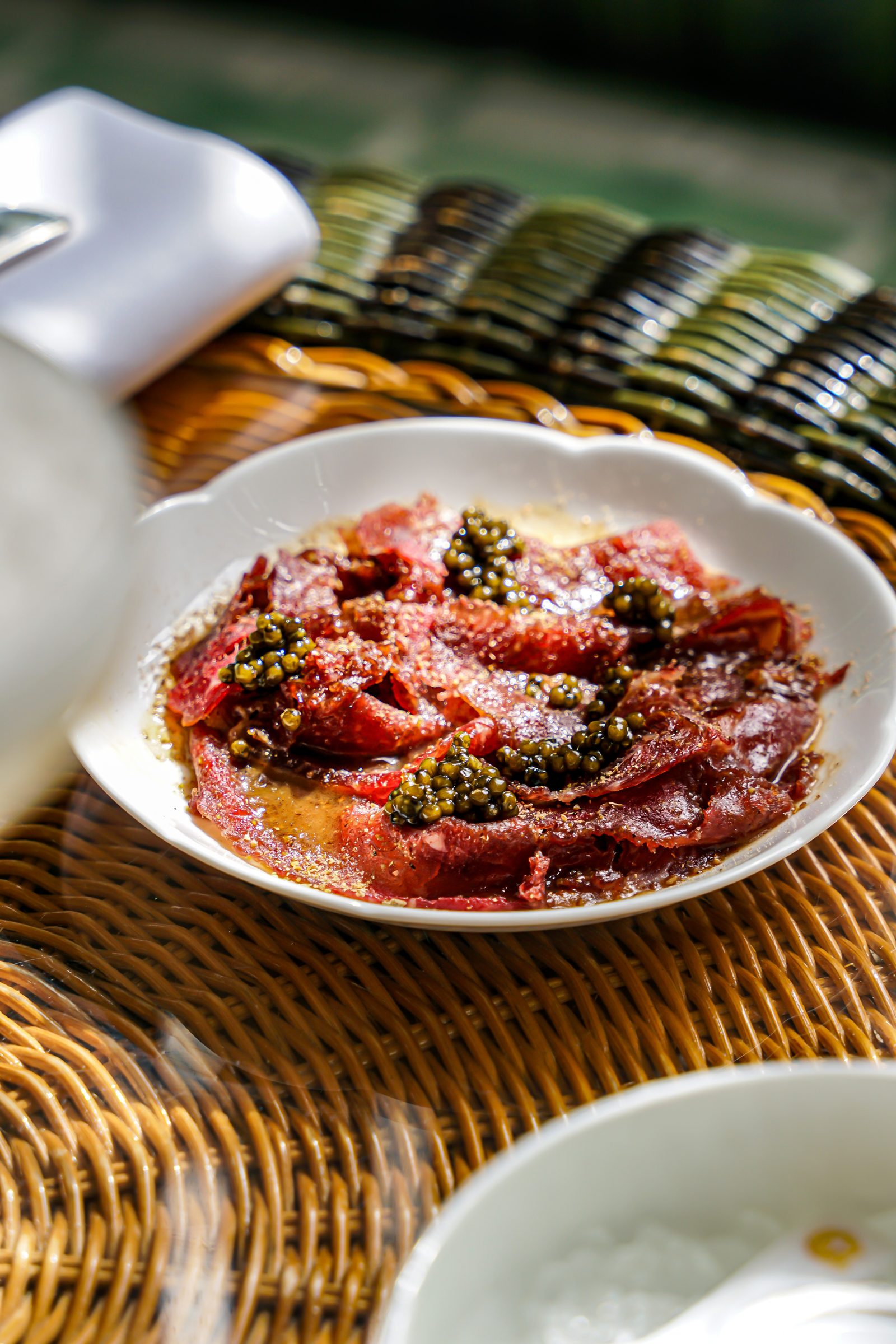 Bouchée de pastrami de bœuf épicé du chef Grégory Garimbay au Saint James Paris