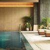 La piscine intérieure du 1 Hotel Tokyo, nouvel hôtel de luxe durable au Japon