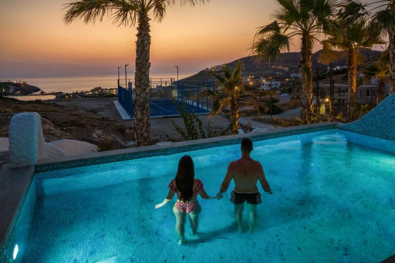 Piscine de l’Agalia Luxury Suites au coucher du soleil, Ios