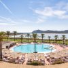 La piscine panoramique de l'Almar Timi Ama face à la baie de Villasimius, en Sardaigne