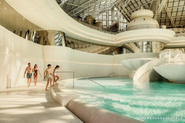 L'architecture iconique et la lagune thermale de Caldea, en Andorre