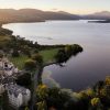 Le resort Cameron House sur les rives du Loch Lomond en Ecosse, au coucher du soleil