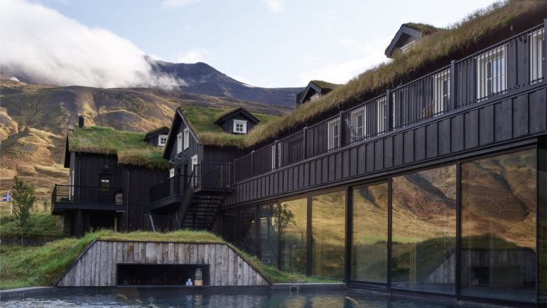 Deplar Farm : toutes les infos sur l&rsquo;hôtel des milliardaires, le plus secret d&rsquo;Islande, où l&rsquo;élite vient skier en hélicoptère