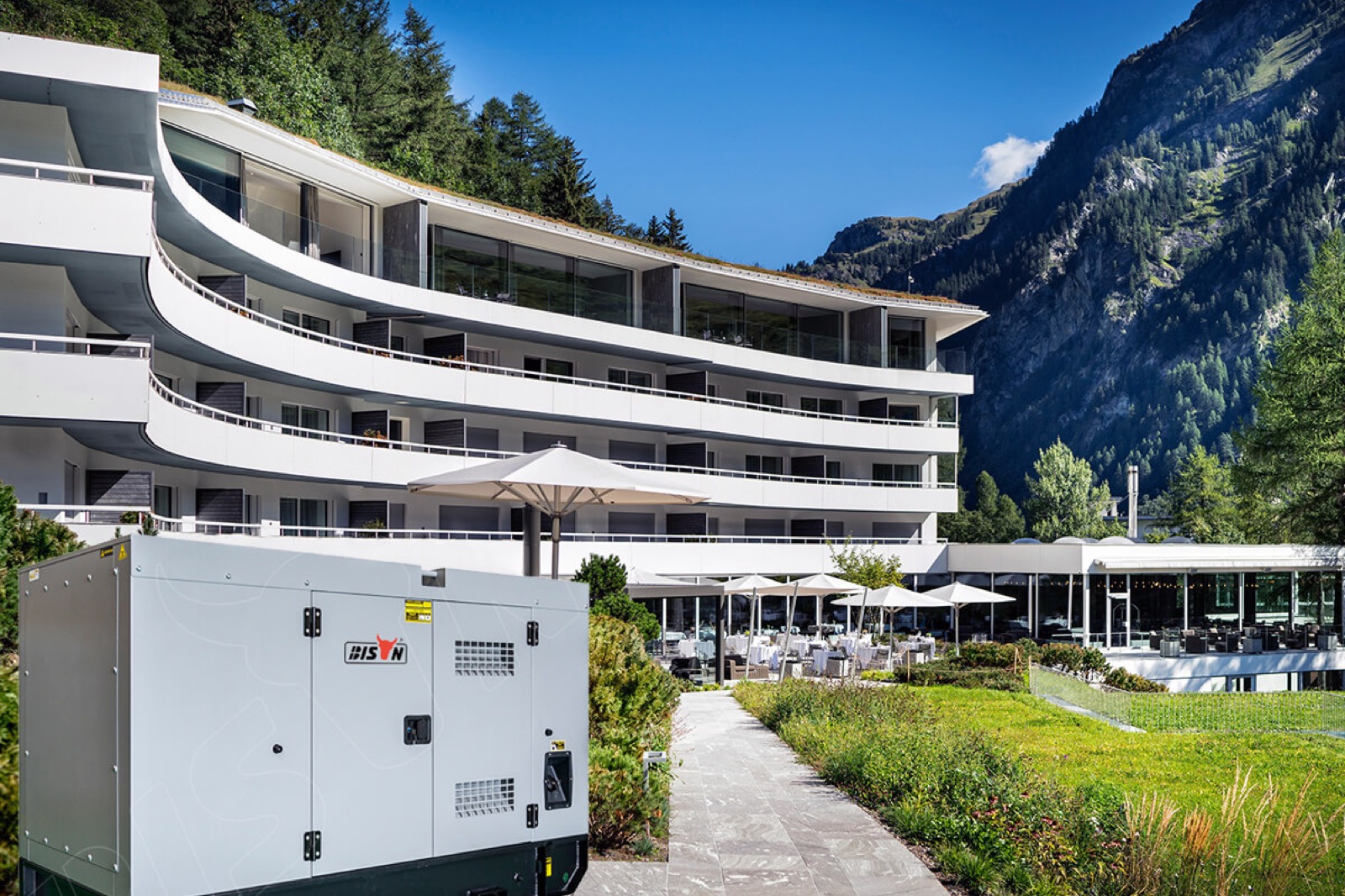 Plusieurs groupes électrogènes installés pour un hôtel, gage de redondance