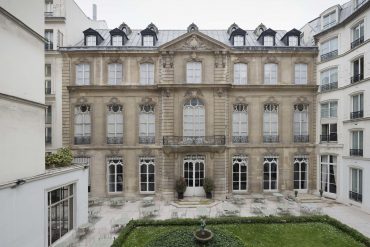 La cour-jardin de l'ancien Hôtel Saint-James & Albany, futur palace de Pharrell Williams