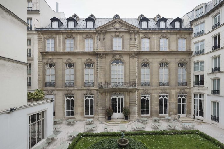 La cour-jardin de l'ancien Hôtel Saint-James & Albany, futur palace de Pharrell Williams