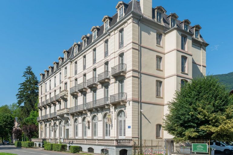 L'Hôtel Majestic de Luchon, grand hôtel thermal des Pyrénées racheté par le groupe HIS · La Revue des Hôtels