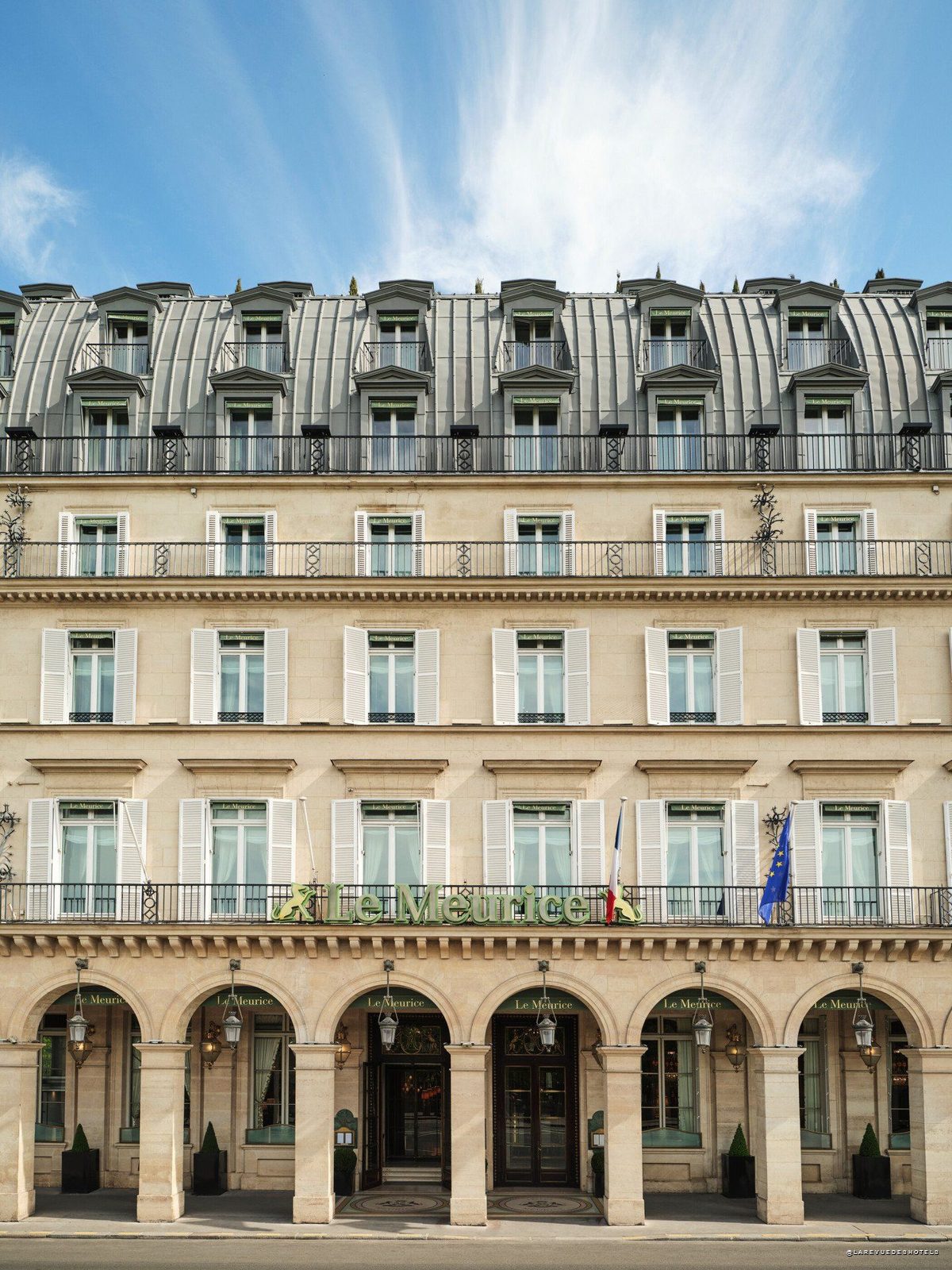 Le jardin-terrasse de La Réserve Paris, sacrée meilleur hôtel du monde 2026 par La Liste