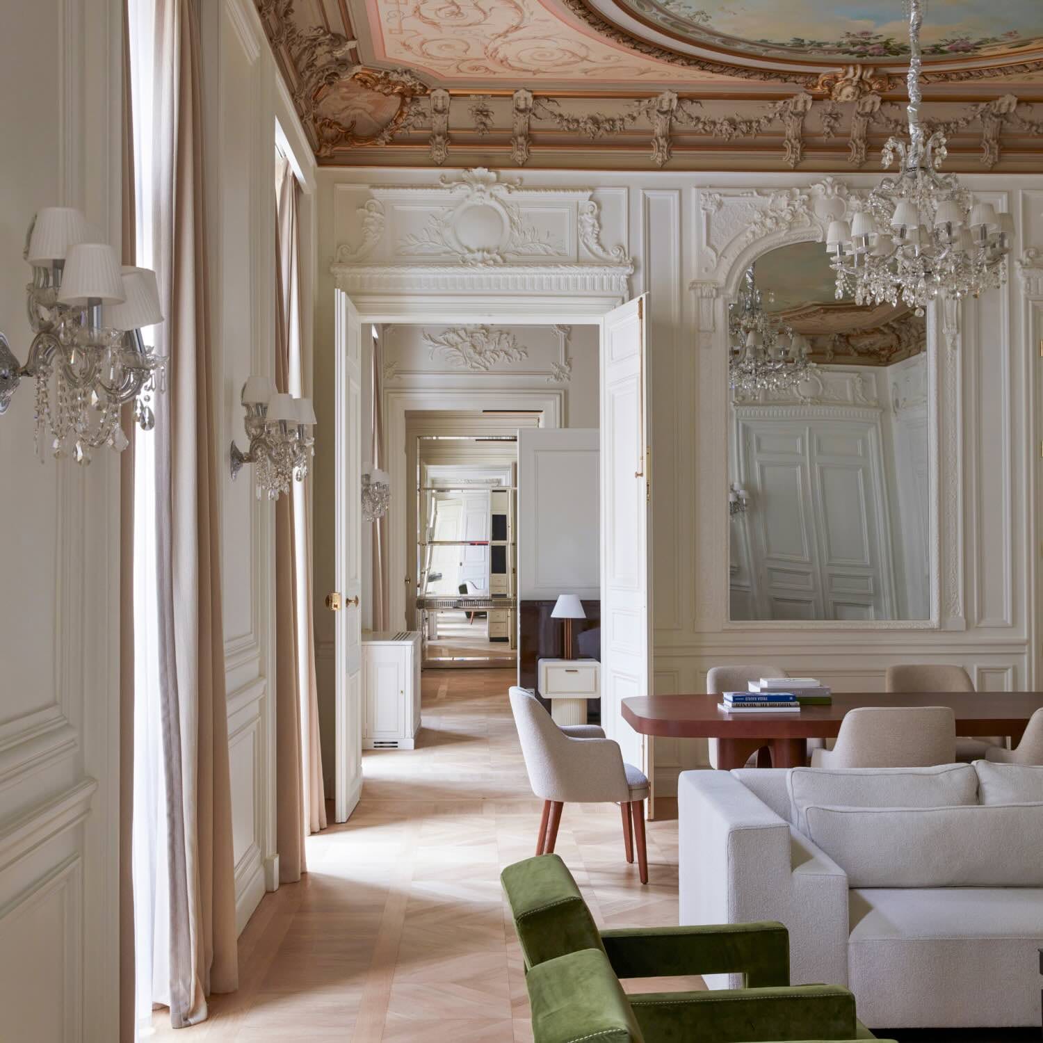 La cour-restaurant de l'hôtel Maison Delano Paris