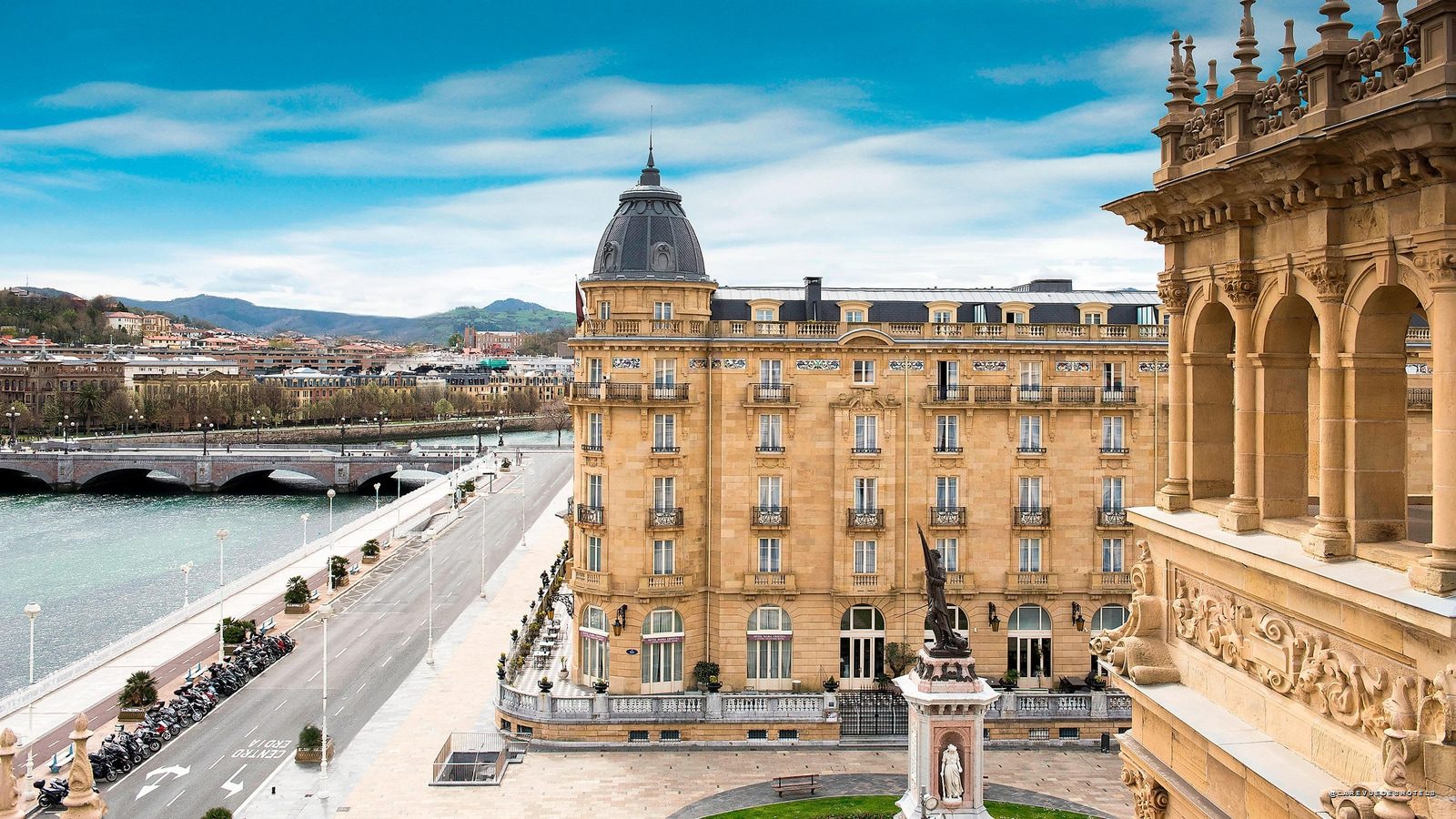 Les meilleurs hôtels d'Espagne : l'Hotel Maria Cristina, palace Belle Époque de Saint-Sébastien, au bord de l'Urumea