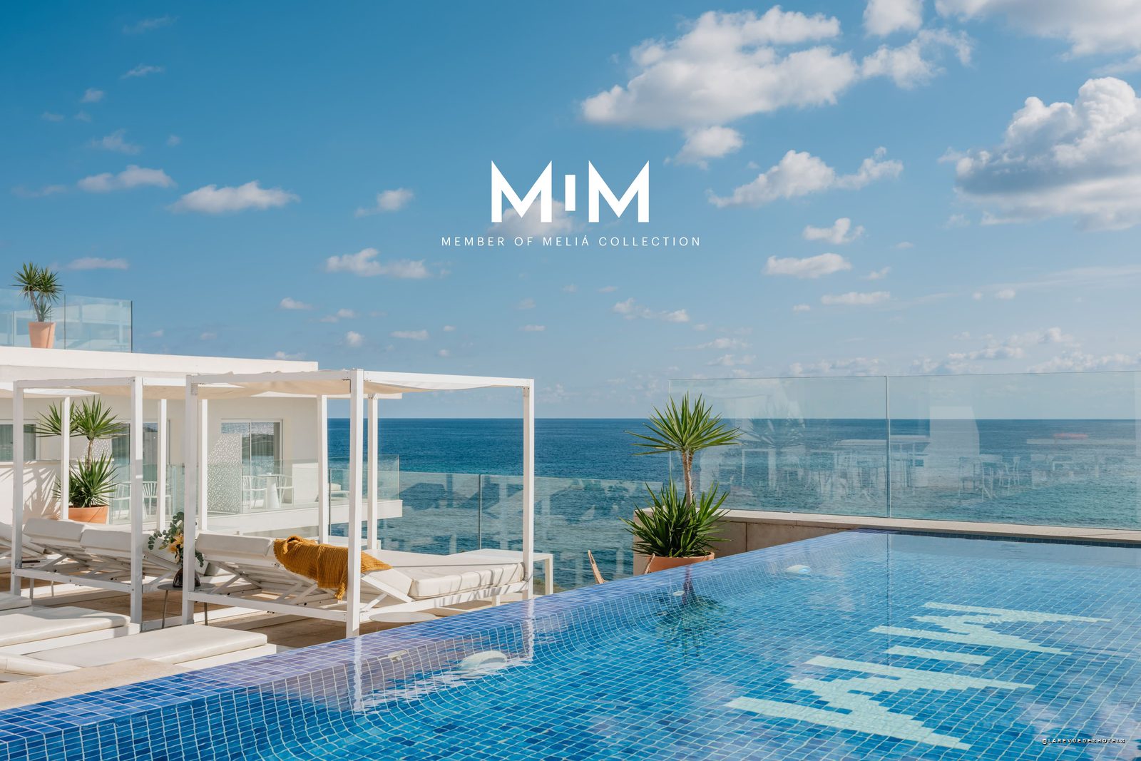 Piscine rooftop d un hotel MiM de Lionel Messi
