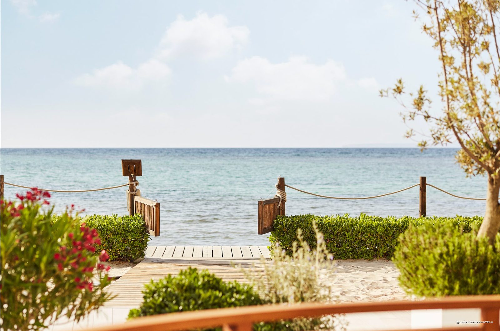 Acces plage d un resort Nobu Hotels