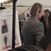 Backstage du défilé Peet Dullaert à Paris : portant avec les fiches de looks Couture