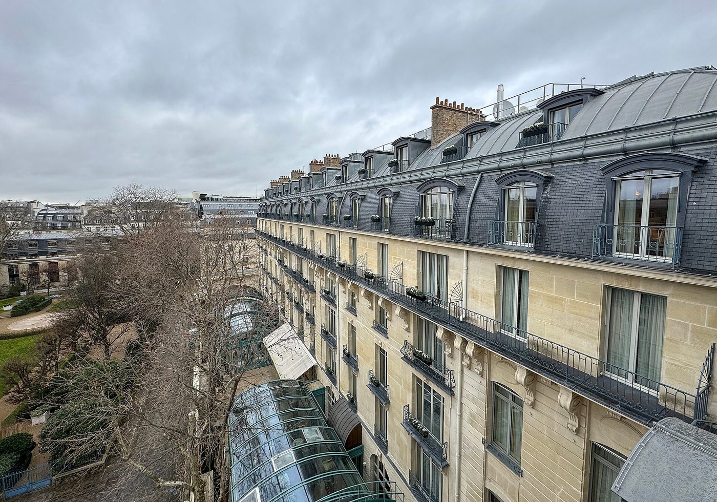 Façade du Ritz Paris, place Vendôme, l'un des palaces concernés par les coupures d'électricité