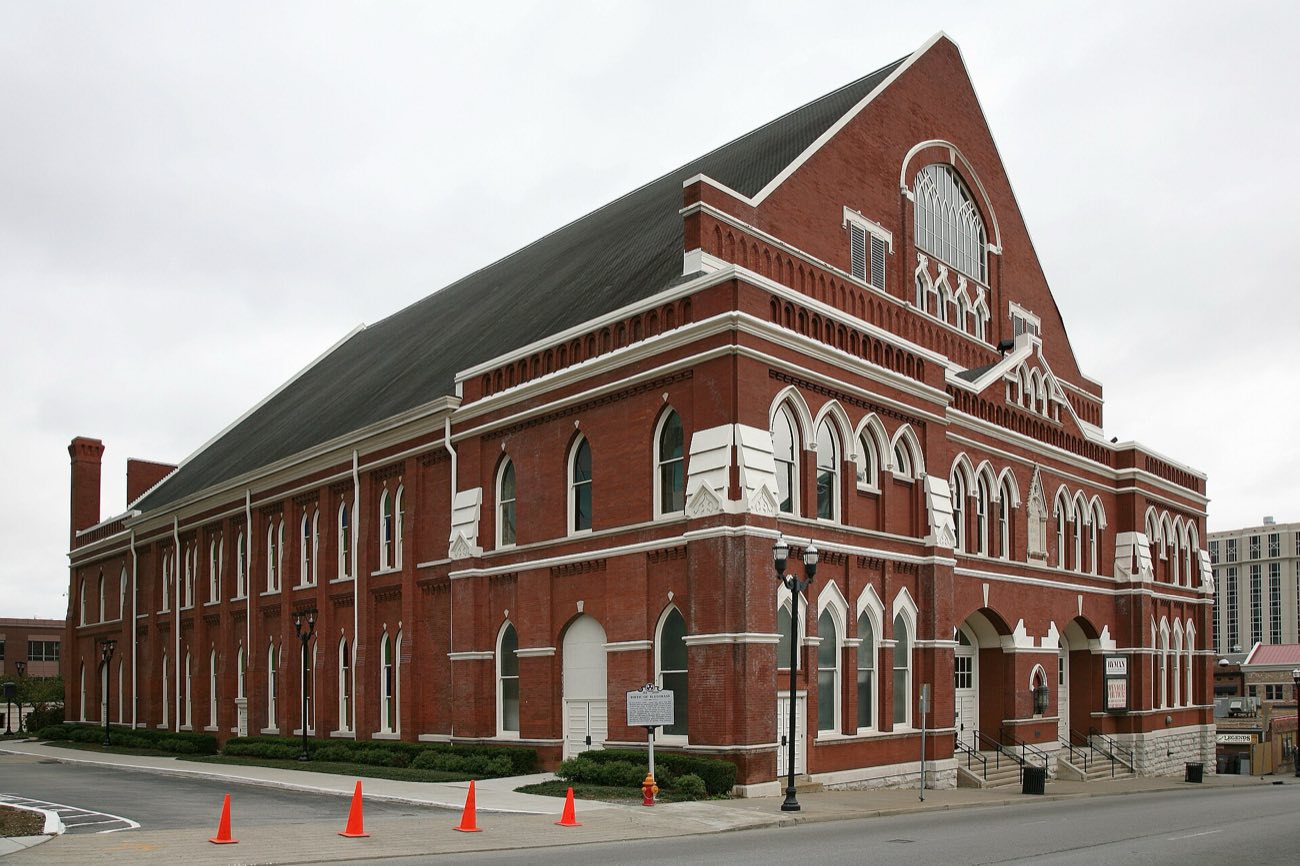 El Ryman Auditorium, templo de la música country en Nashville, vecino del futuro SongTeller Hotel