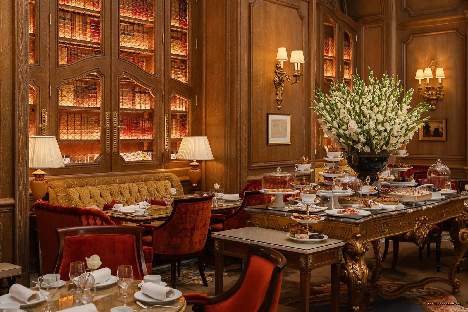 Le Salon Proust du Ritz Paris et sa bibliothèque, cadre du tea time