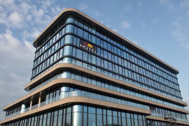 Façade en verre du Valk Exclusief Hotel Woerden aux Pays-Bas