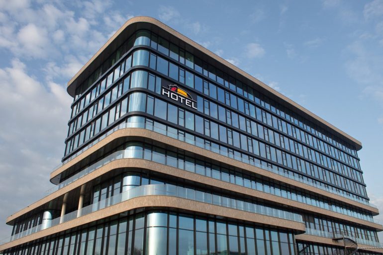Façade en verre du Valk Exclusief Hotel Woerden aux Pays-Bas