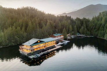 Le Wahous Wilderness Lodge dans l'anse de Quait Bay, Colombie-Britannique