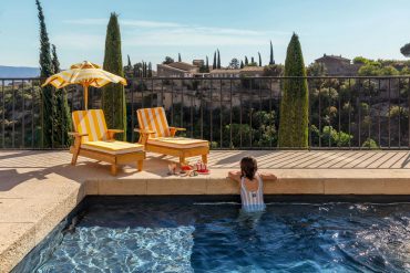 La piscine réservée au kids club d'Airelles La Bastide de Gordes, en Provence