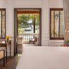 Suite rénovée avec vue sur la rivière Thu Bon à l'Anantara Hoi An Resort, au Vietnam
