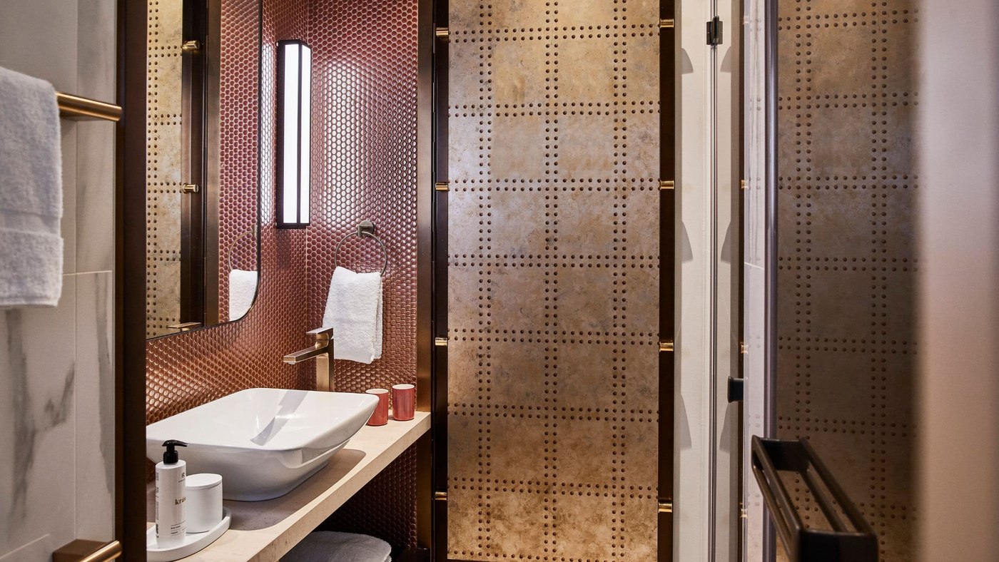 O banheiro de um quarto do Andaz Prague