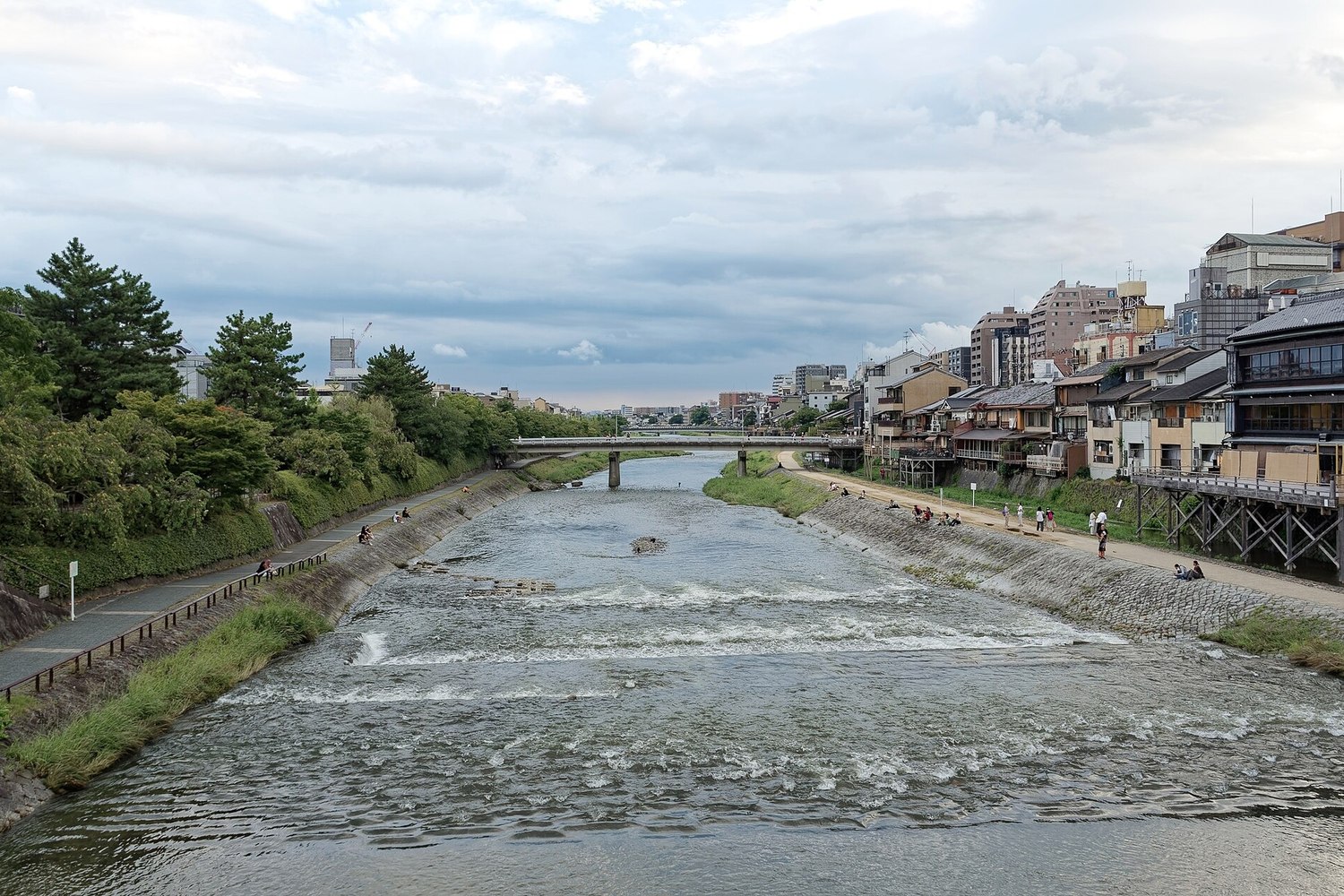 Les berges de la rivière Kamo, à Kyoto
