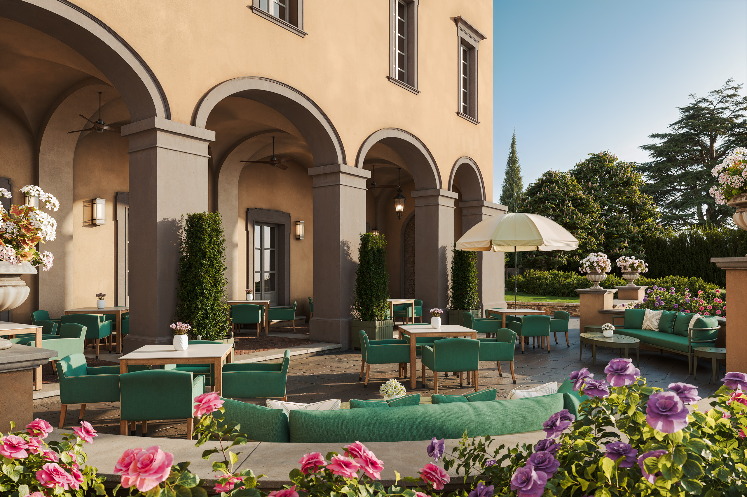 La loggia fleurie de Borgo Pignano Florence, ouverte sur le parc