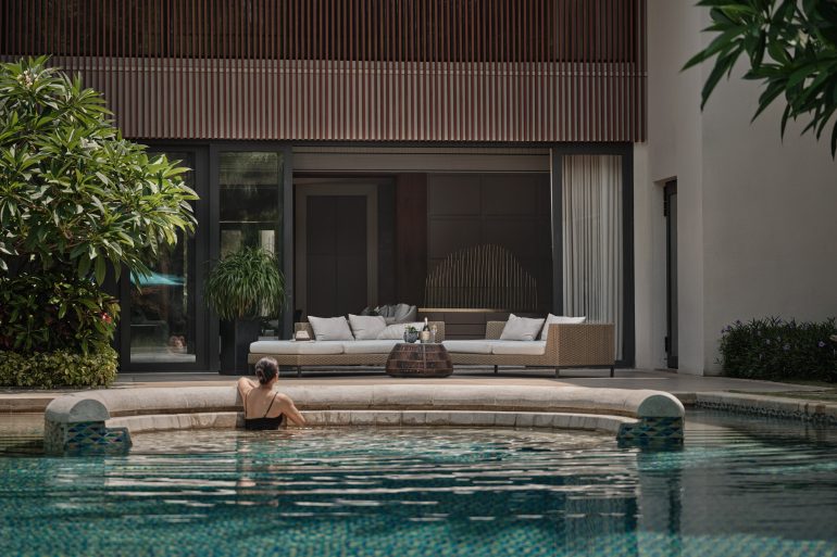 Villa avec piscine privée du Capella Tufu Bay, illustrant l'esthétique que la marque exportera à Dubaï en 2029