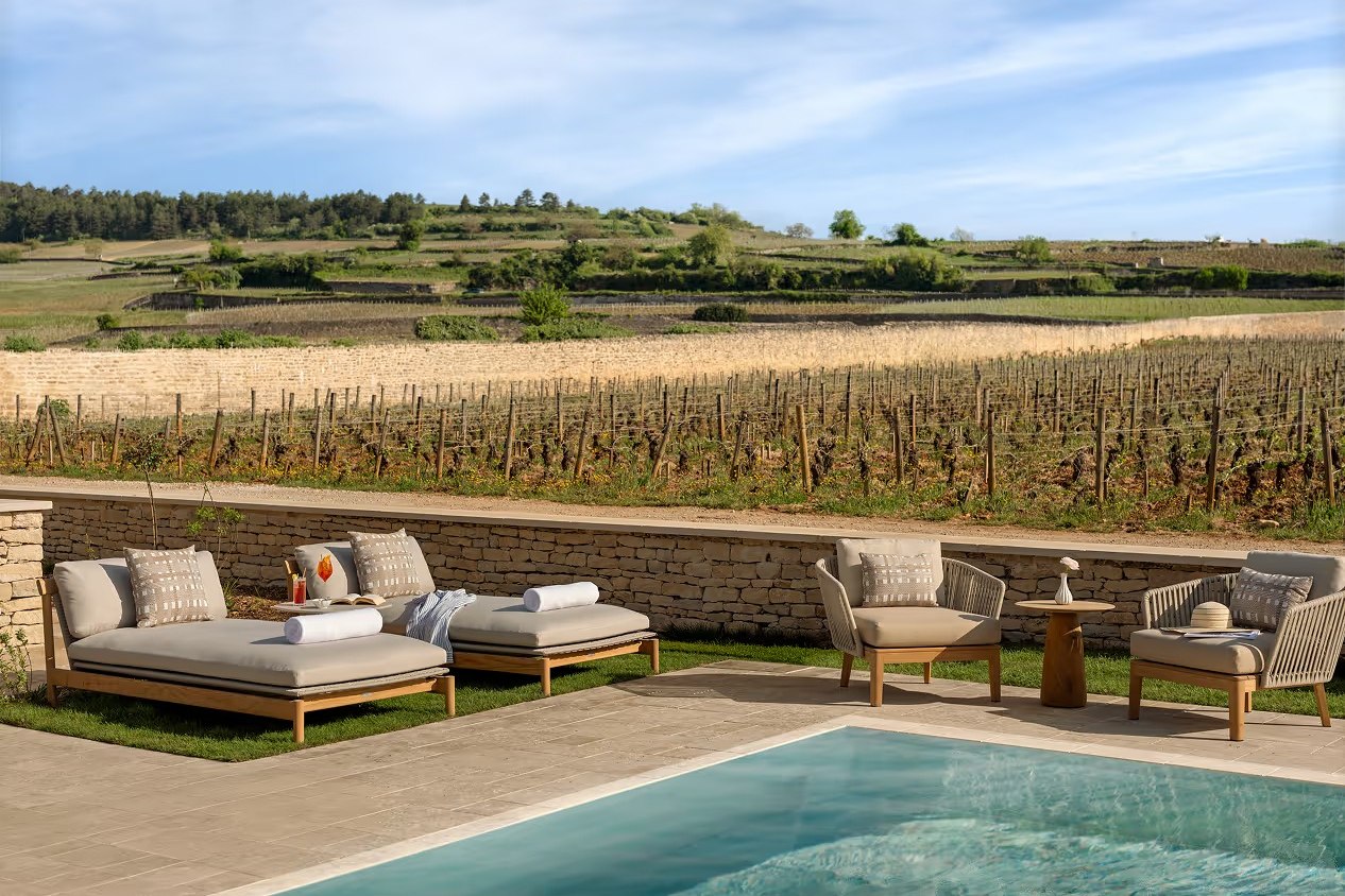 Le Château La Commaraine et son clos, au cœur des vignes de Pommard, en Bourgogne