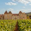 Le Château La Commaraine et son clos, au cœur des vignes de Pommard, en Bourgogne