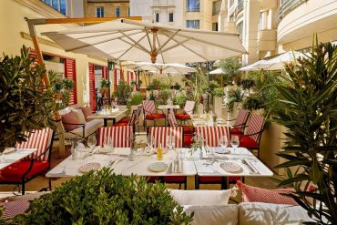 CIRA, une ode à la Riviera française, sur les Champs‑Élysées