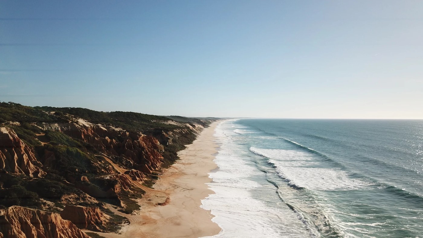 Les dunes et la plage de Comporta, sur la côte atlantique de l'Alentejo