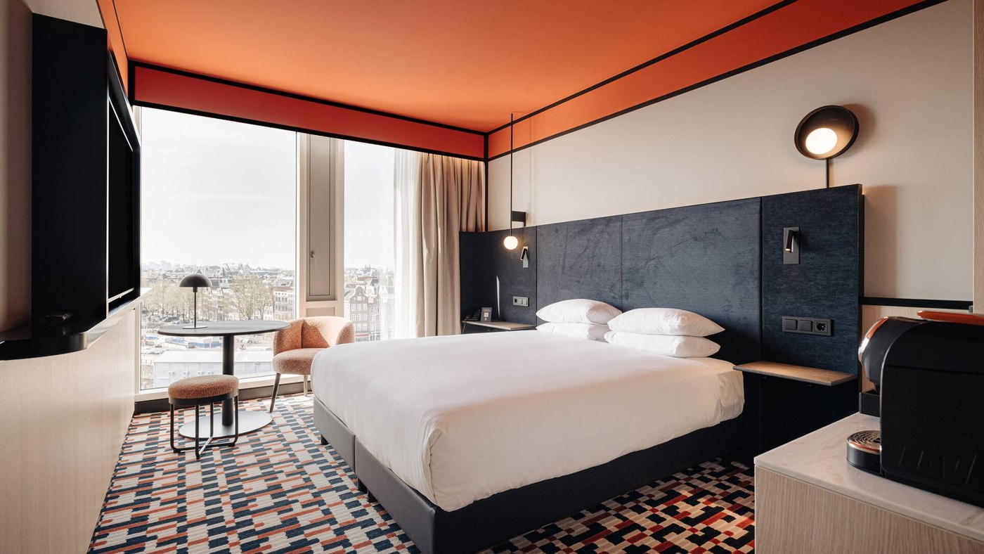 Le DoubleTree by Hilton Amsterdam Centraal Station, vu de l'extérieur